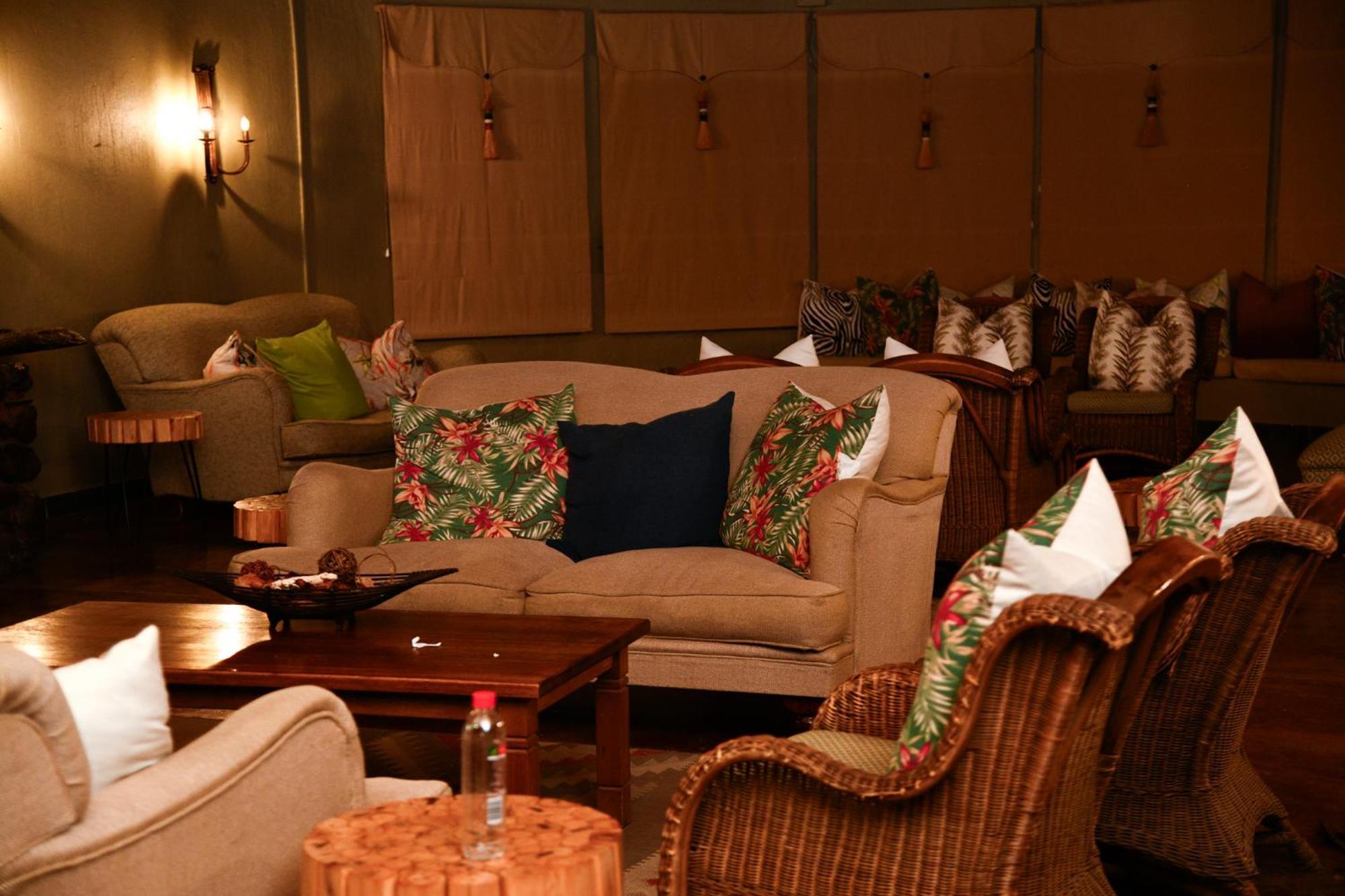 ליידיסמית The Springbok Lodge מראה חיצוני תמונה